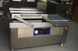 小型真空包裝機(jī)適用于以復(fù)合薄膜或鋁箔袋封口