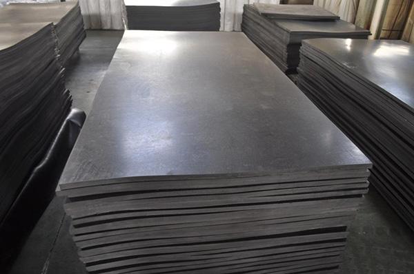 
                硅橡膠板和天然橡膠板有什么區(qū)別？
            